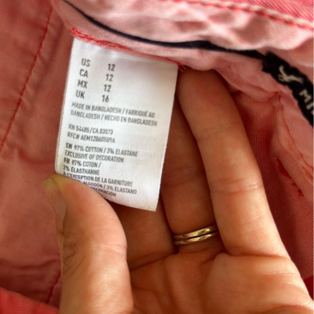 Women’s pink khaki shorts from American eagle, size 12.
